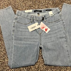 11/30 mid rise skinny fit light wash Judy blue jeans new never worn with tags